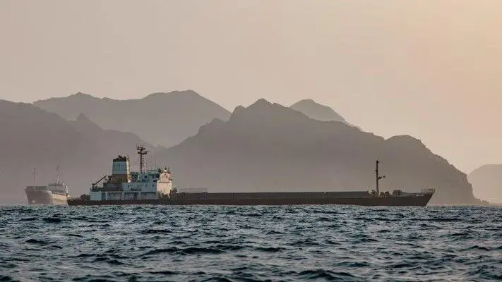 نيران متبادلة لليوم الرابع.. إيران تضرب قواعد أمريكية في الخليج وواشنطن ترد ووقف إطلاق النار ينهار